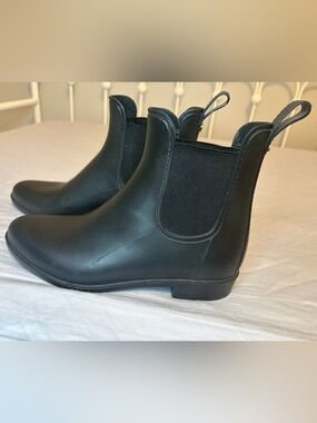 Sam Edelman Black Chelsea Rain Boots Size 8